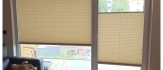 Beżowe Plisy z Montażem od Rolety Akces: Styl i Prosta Instalacja! Dodaj elegancji swoim oknom dzięki naszym beżowym plisom z łatwym montażem.